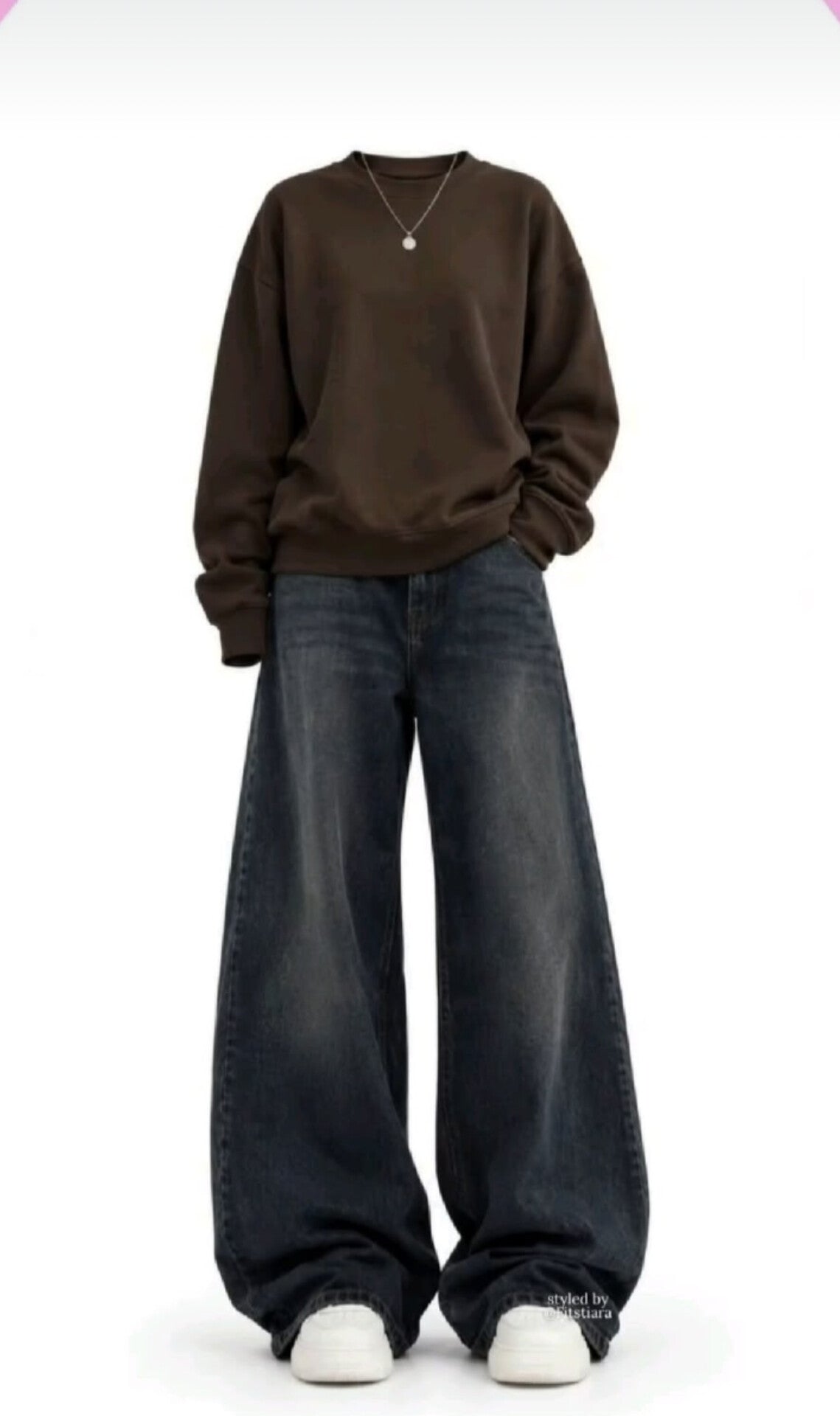 BROWN SWEATSHIRT WITH VINTAGE BLACK FADED JEANS