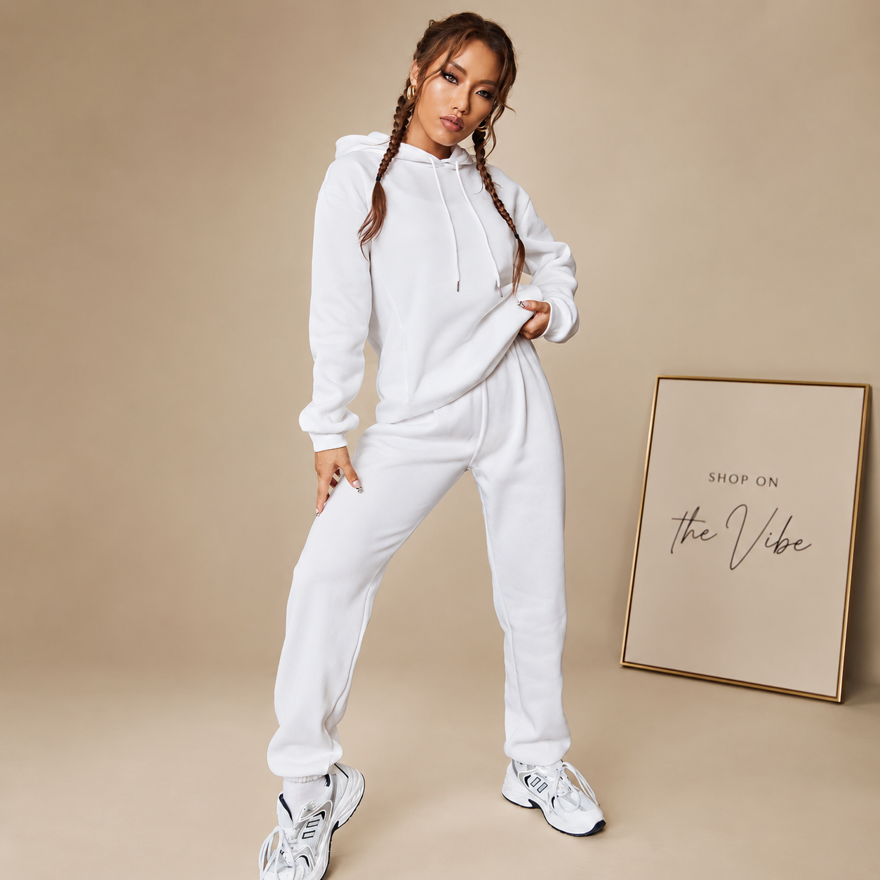 BASIC WHITE HOOD TRACKSUIT