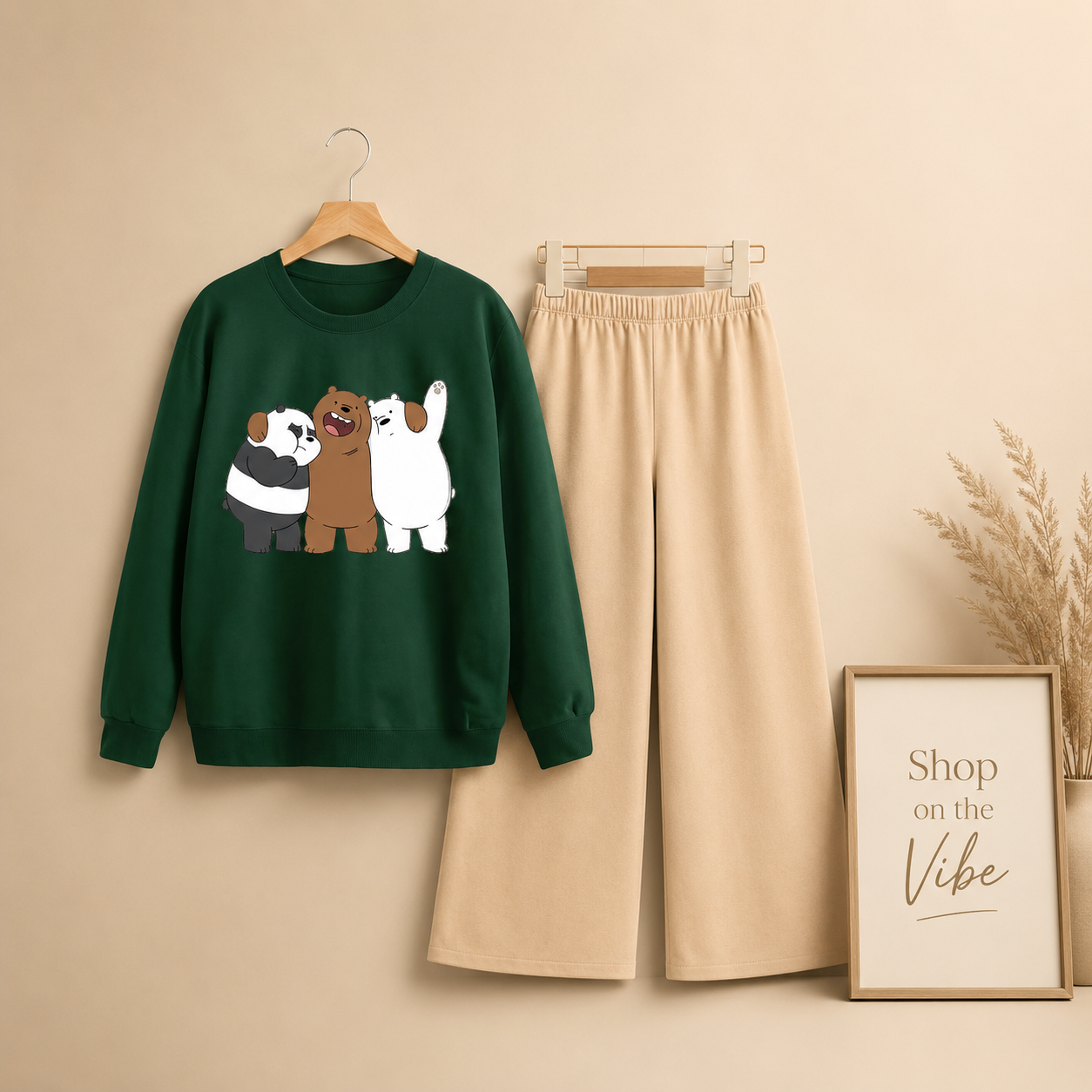 BOTTLE GREEN SWEATSHIRT BEAR TOGETHER WITH BEIGE FLAPPER