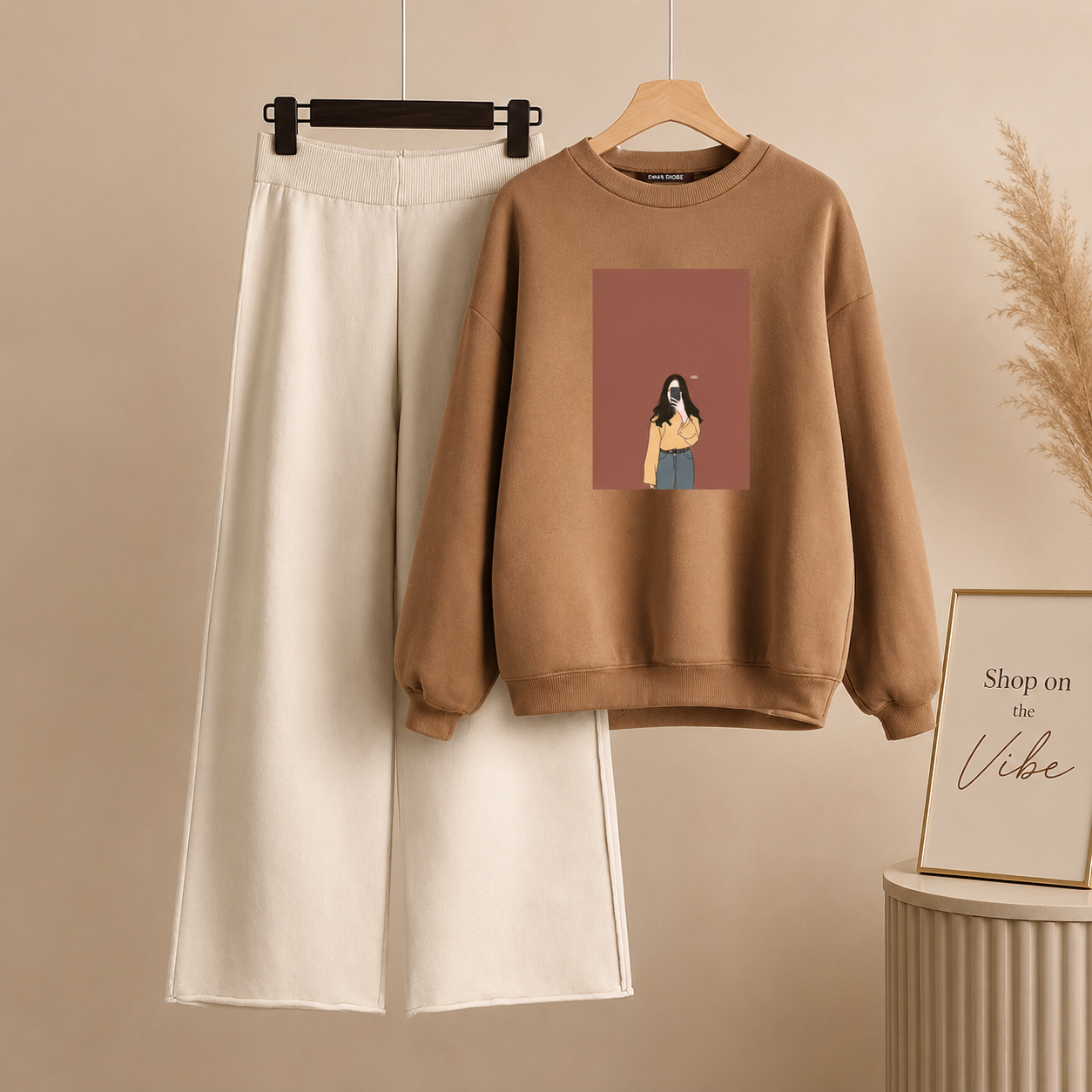 BROWN SWEATSHIRT SELFIE GIRL WITH BEIGE FLAPPER