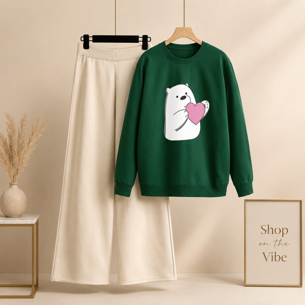 BOTTLE GREEN SWEATSHIRT BEAR HEART WITH BEIGE FLAPPER