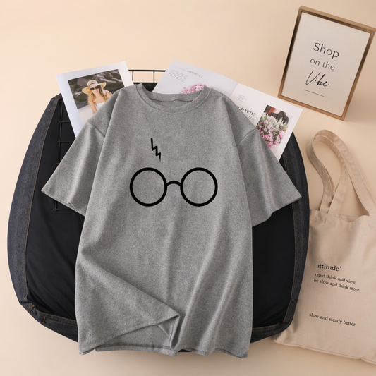 GREY TSHIRT WITH HARRY POTTER GLASSES